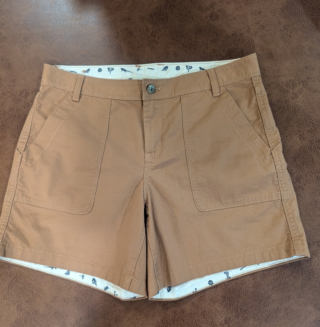 Nwot The North Face Khaki Shorts . Size 8.